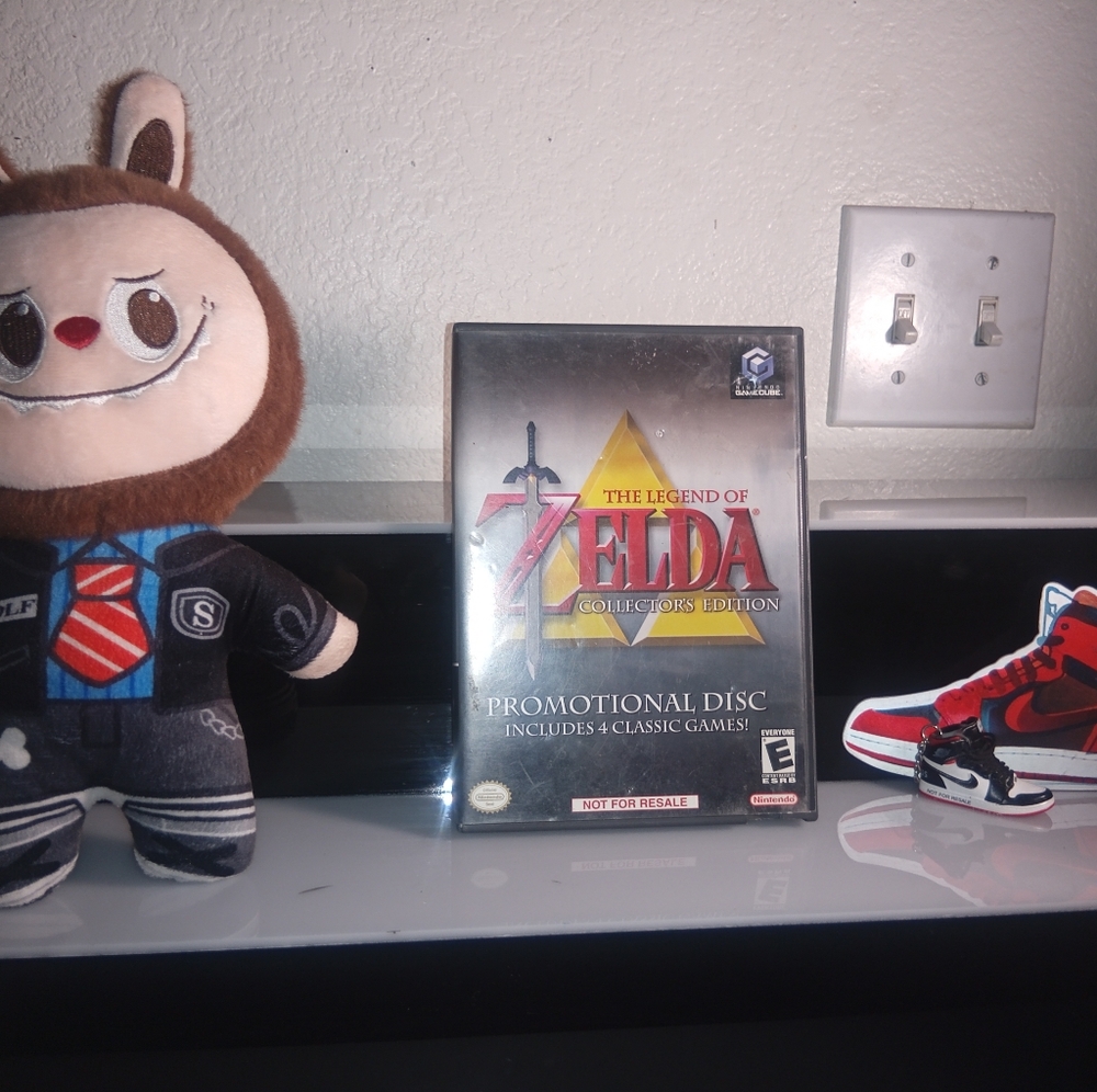 Nintendo The Legend of Zelda Collector's Edition - Gray and Red